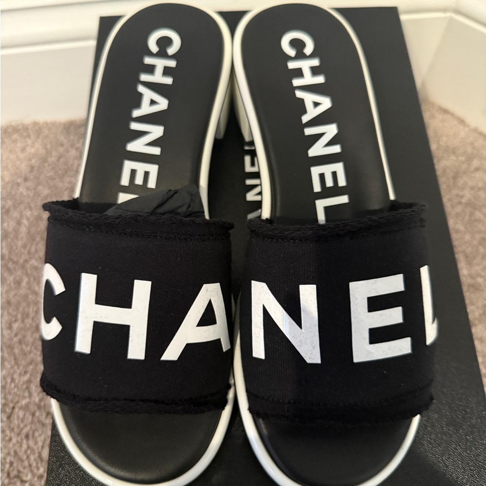 Authentic CHANEL Monochrome Logo Slide Sandals *Brand NEW*
